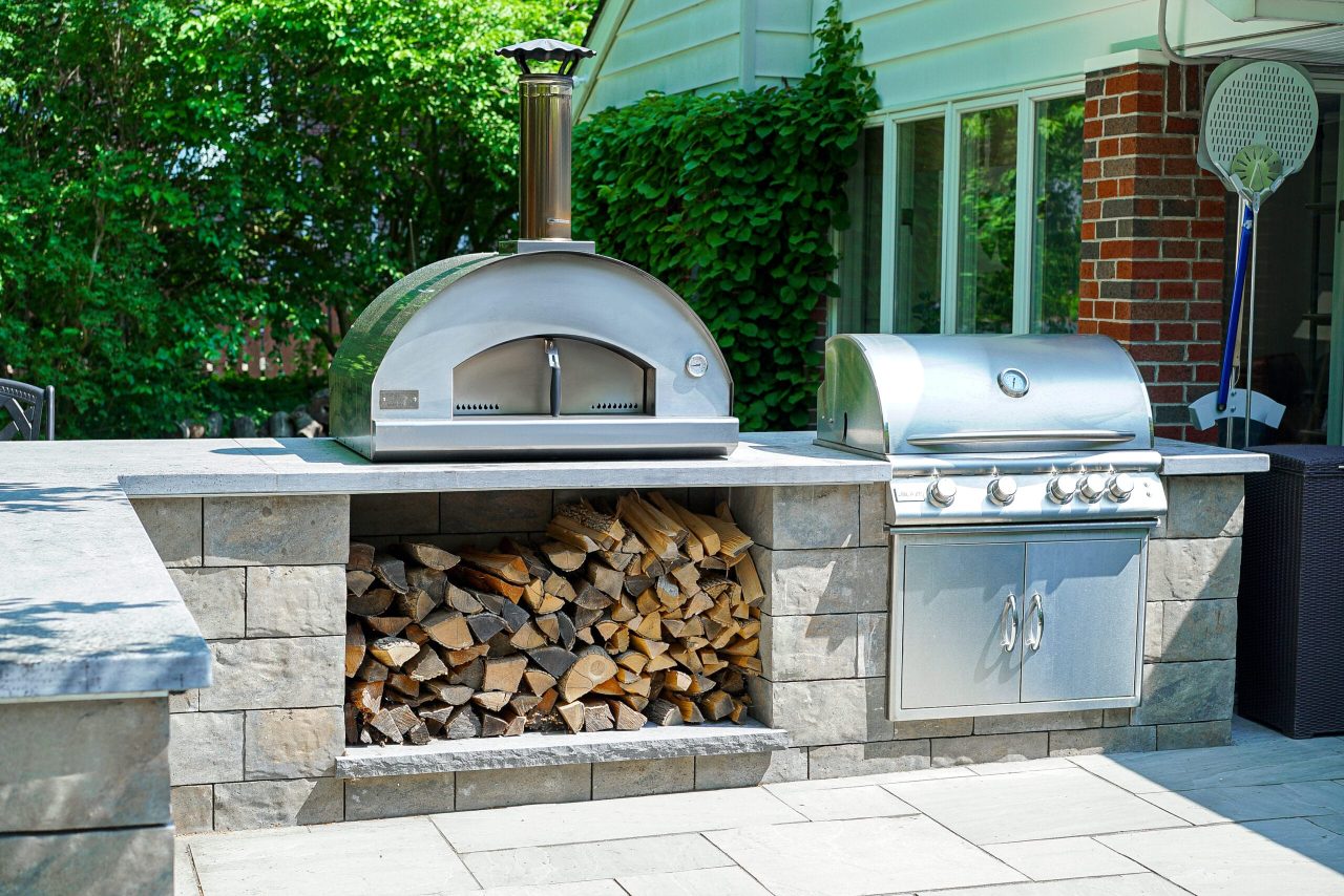 patio-outdoor-pizza-oven-barbecue-bar-snyder-new-york